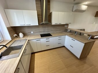4 izbový rodinný dom 153 m2 + zasklená terasa 24 m2, garáž - 6