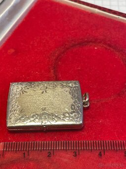 starozitny strieborný medailon ,na foto - 6