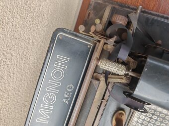 Starožitný písací stroj - 6