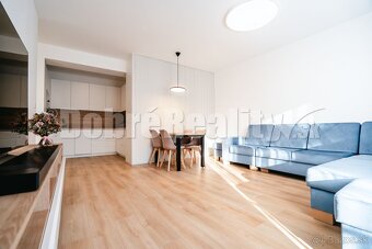 PREDAJ: Nadštandardný 4 izbový byt s balkónom v exkluzívnej  - 6