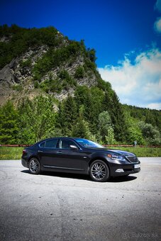 Lexus LS600h 4x4 - 6