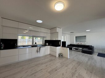 Novostavba s dôrazom na kvalitu a eleganciu / 773 m2 / Žilin - 6