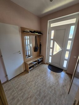 REZERVOVANE - 3 podlažný, 7 izbový RD s bazénom a garážou - 6