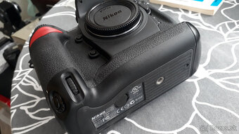 Nikon D2Hs - TOP stav (shutter count 7K+) - 6