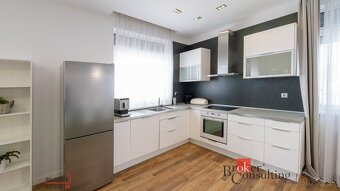 Rodinný dom: 4i-byt s terasou + garsónka, 2x obchodné pries - 6