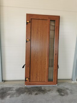 Zlatý dub speciál 100x210 Vchodové plastové dvere - 6