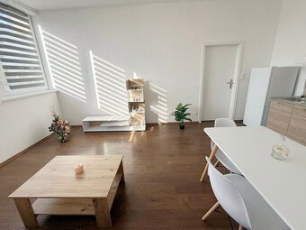 Výborná ponuka -2 izb.byt po komplet.rekonštrukcii s výťahom - 6