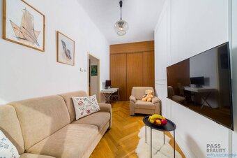 NA PREDAJ veľký 1 izbový byt s impozantnými výhľadmi na hrad - 6