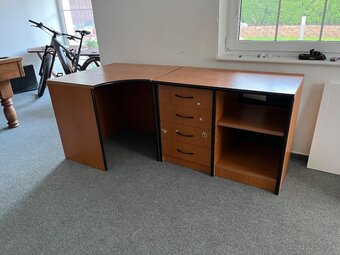 Predam rohovy pisaci stol - 6