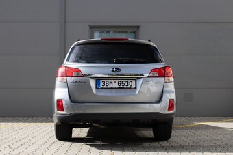 Elegantní a spolehlivý Subaru Outback z roku 2011 - 6