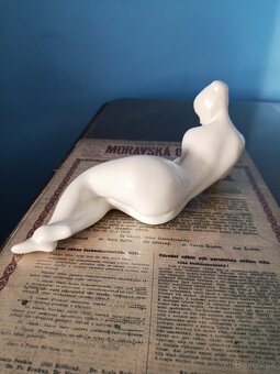 Čtenářka vyrobeno v Royal Dux - 6