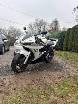 Yamaha R6 - 6