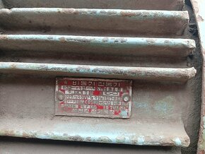 Frézka na kov litinová F2-250 TOS Korea - 6