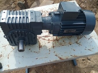 Snekova prevodovka s elektromotorom 1,1kW - 6