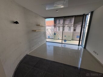 Exkluzívne obchodné priestory - 128 m2 - v centre mesta - 6