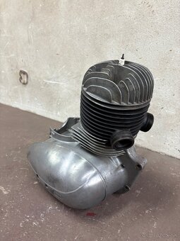 Predám motor 250/353 - 6