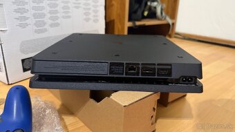 🎮 PlayStation 4 Slim – 500 GB + 2 ovládače + handsfree - 6