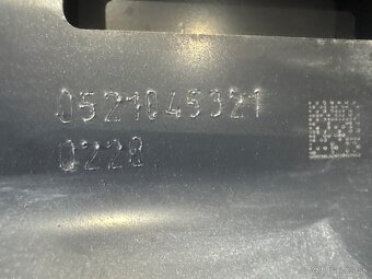 VW Pasat B8 kapota blatnik - 6