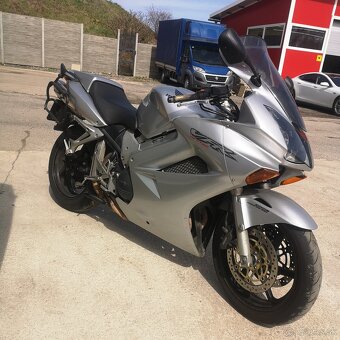 Honda VFR800 - 6