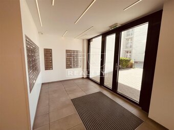 RezervovanéSmart bývanie:kompaktná garsónka v top... - 6