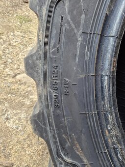 Pneu 320/85R24   12,4R24 - 6
