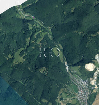 Na predaj stavebný pozemok o výmere 1142 m2 v k. ú. Horné Sr - 6