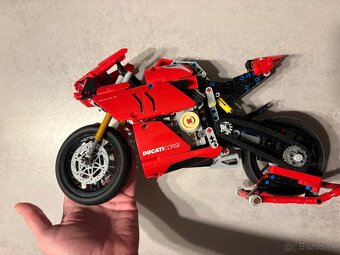 LEGO Technic 42107 Ducati Panigale V4 R - 6