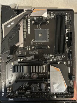 Predám PC komponenty: Ryzen 5 5600X / 32GB RAM / B450 Aorus - 6