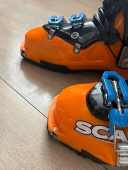 SCARPA lyžiarky 255- orange/black/blue - 6