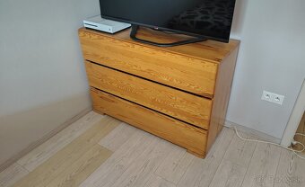 Masívna postel, nočný stolík + komoda - 6