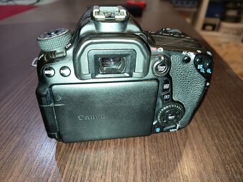 Predám nefunkčný Canon EOS 70D - 6