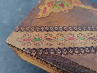 Predám starožitná drevená šperkovnica - 6