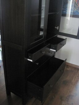 Hemnes IKEA vitrína/knižnica - 6