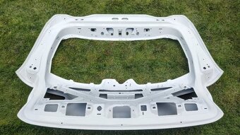 Mercedes B -class W247 2018 - zadna kapota kufor veko dvere - 6