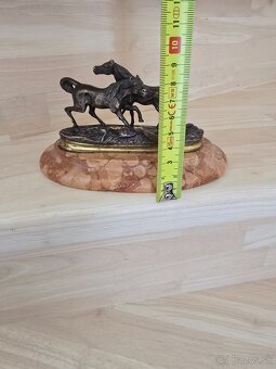 Bronzová socha kone - 6