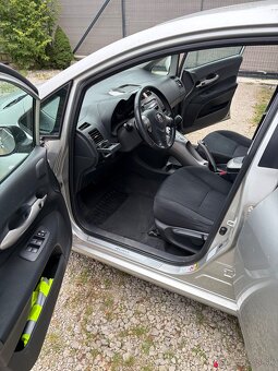toyota auris - 6