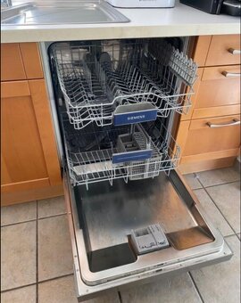 Buková moderní linka s vestavěnými spotřebiči,5897 - 6