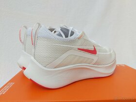 Dámské běžecké boty Nike Zoom Fly 4, vel. 39 (CT2392-006) - 6