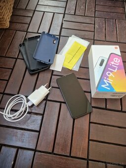 Predám výkonný mobilný telefón Xiaomi Mi 9 Lite 6GB/128GB - 6