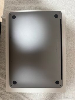 MacBook Pro 13” M2 (2022) – výborný stav + krabica - 6
