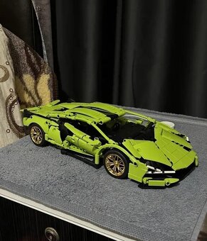 Stavebnica modelu športového auta - 35,5 cm - 6