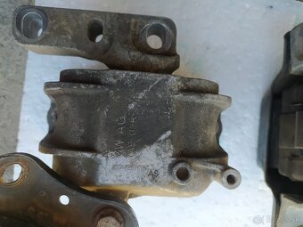 Uloženie motora silentblok prevodovky 1K0199262 1k0199555 - 6