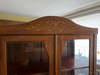 Starožitná vitrína (20.–30. roky, pôvodné sklo, masív - 6