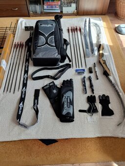 PRODÁM KRÁSNÝ REFLEXNÍ LUK SAMICK SAGE 62"+ KOMPLET VYBAVEN - 6