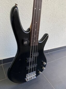 Predám Basovú gitaru IBANEZ GSR 200 bezpražcová úprava - 6