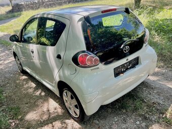 Toyota Aygo 1.0 50kw 116tis KM 2012 - 6