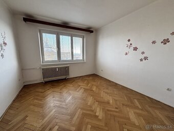 Výnimočný 3-izbový byt s balkónom v priamom centre LC - 6