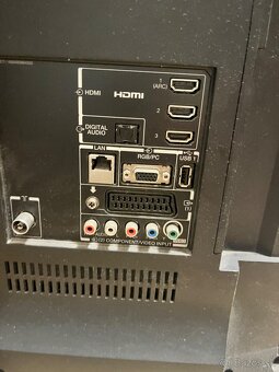 Toshiba LED 3D TV - 6