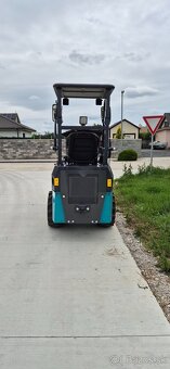 Klbovy nakladac HZM 906 - 6