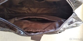 Hnedá lesklá kabelka - 6